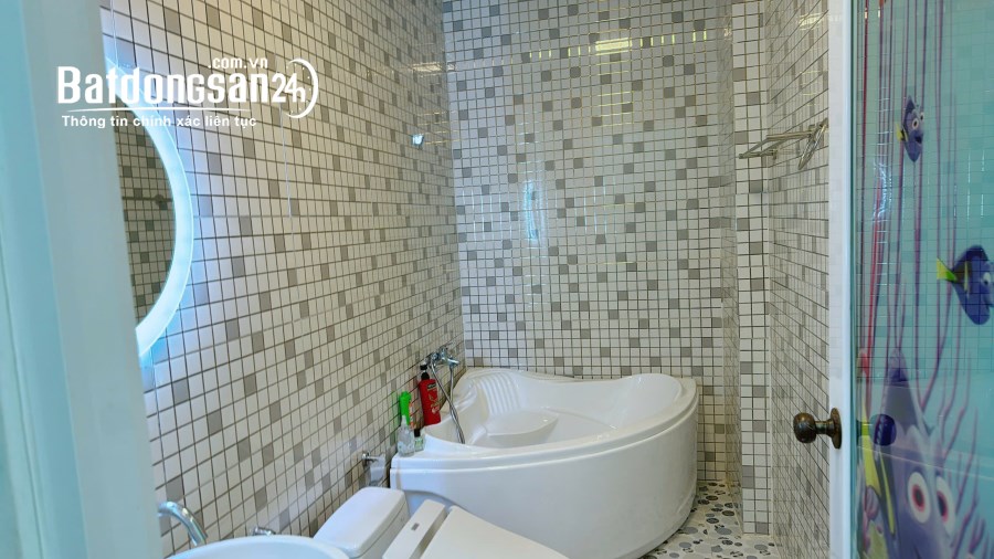 Cần cho thuê Nhà Nguyên Căn 3 Lầu - 3 PN có FULL nội thất Như Hình ở KDC 13E Intresco