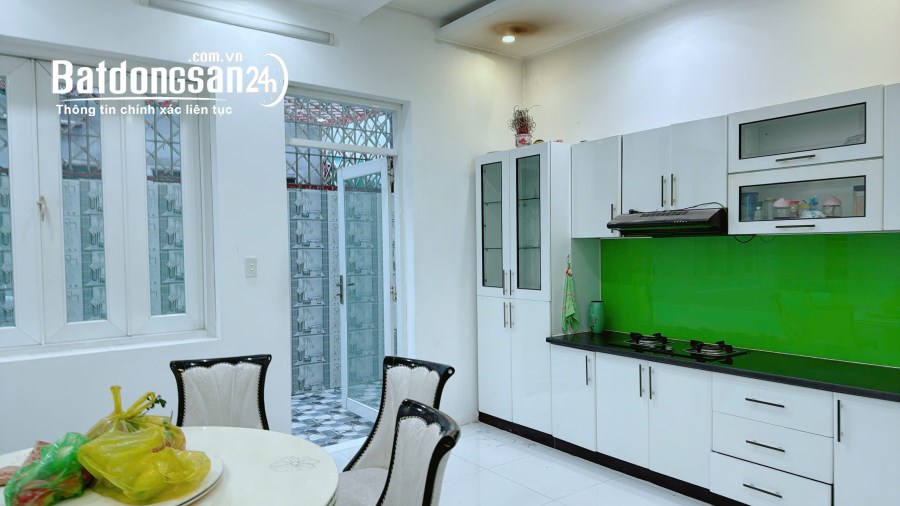 Cần cho thuê Nhà Nguyên Căn 3 Lầu - 3 PN có FULL nội thất Như Hình ở KDC 13E Intresco